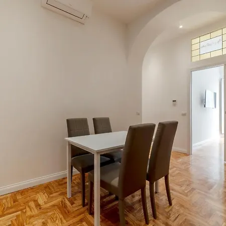 Guesthost - Rione Prati Elegant Apartment With Balcony-2