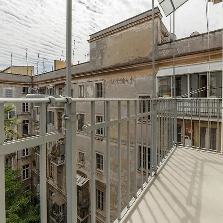 Guesthost - Rione Prati Elegant Apartment With Balcony-3